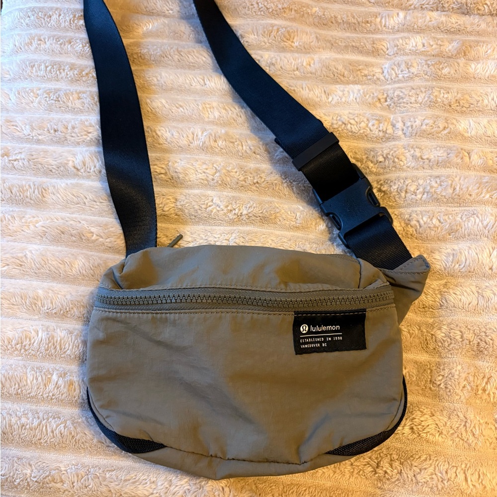 lululemon athletica Olive Belt Bag